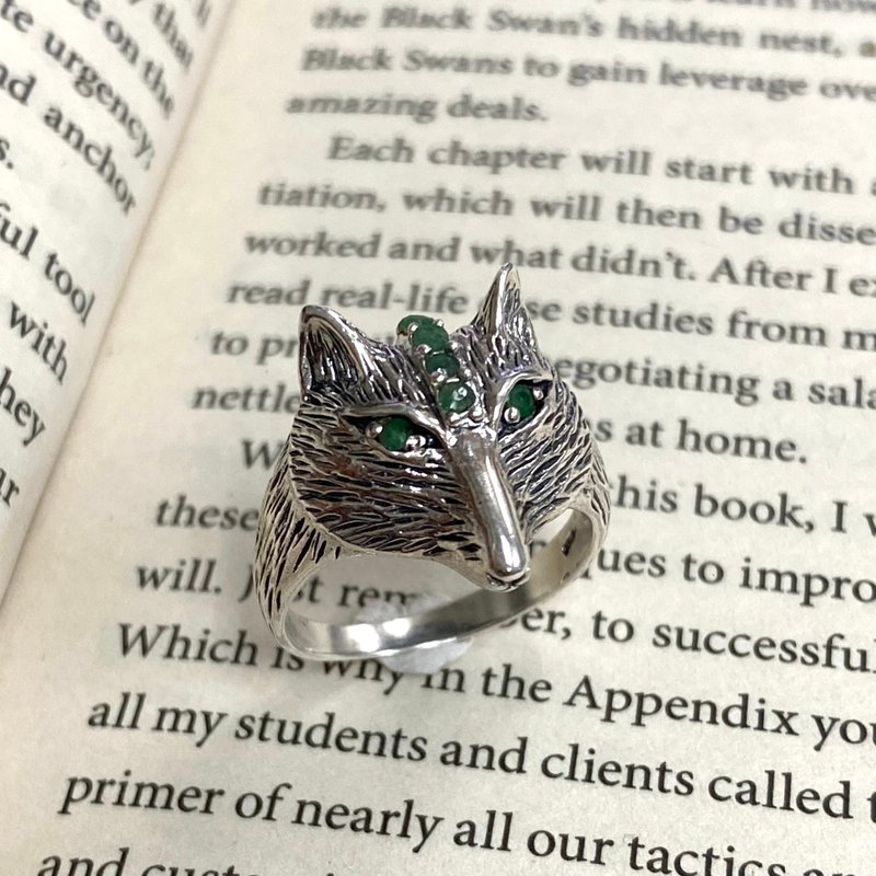 Victorian Style Fox Head Ring with Emerald Stone 925 Sterling Silver - 戒指 - 纯银 银色