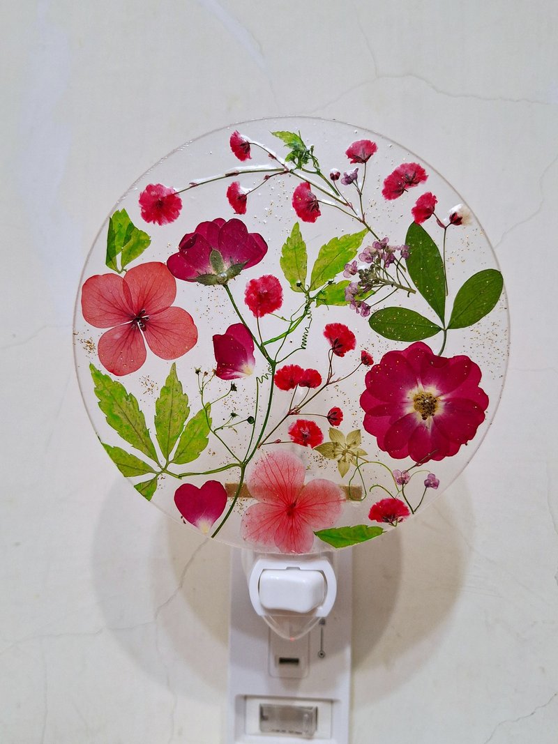 幸福手作押花小夜灯 - 玫瑰 - 灯具/灯饰 - 塑料 红色