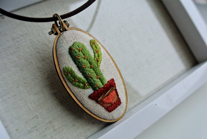 迷你绣框手工刺绣仙人掌项链 - 项链 - 绣线 绿色