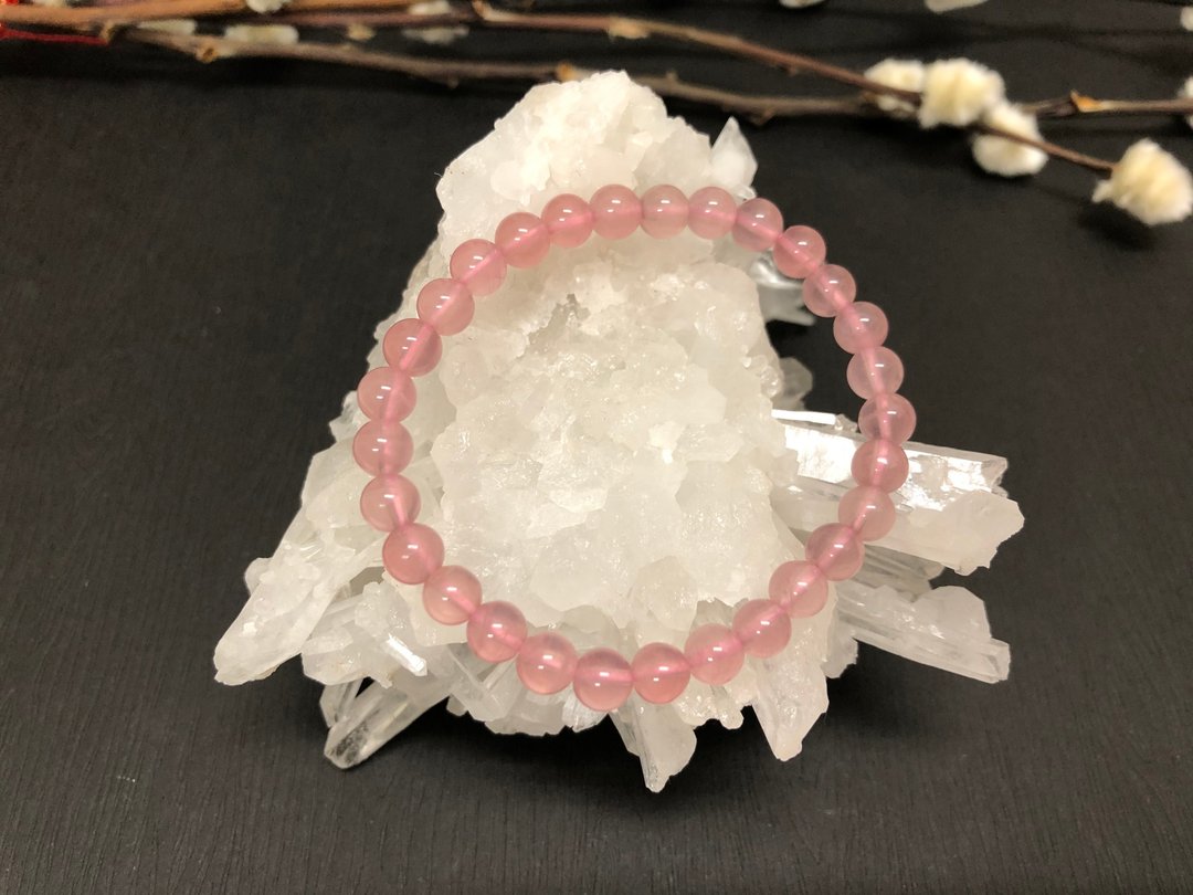 清透、粉嫩 马达加斯加手链 6mm 人缘、天然粉水晶 水晶手链 - 手链/手环 - 水晶 粉红色