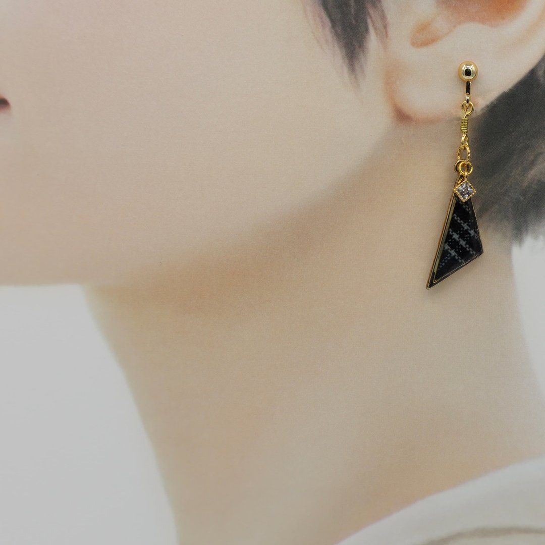 triangle.s_ monotone check pattern - 耳环/耳夹 - 其他金属 黑色