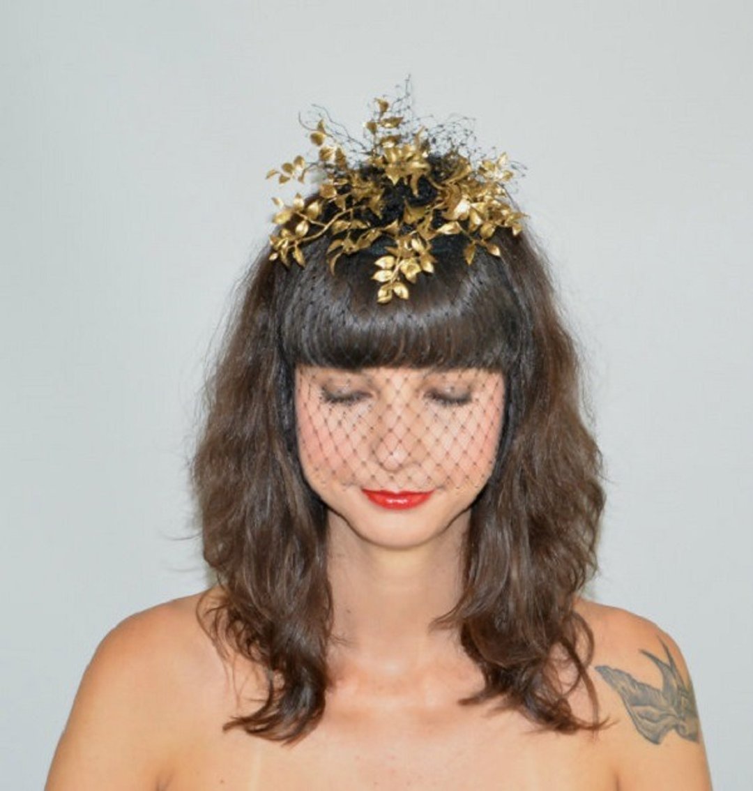 Fascinator Headpiece with Feathery Gold Foliage and Black Cascading Veil, Statement Cocktail Party Hat, Occasion Fashion Headwear - 发饰 - 其他材质 金色