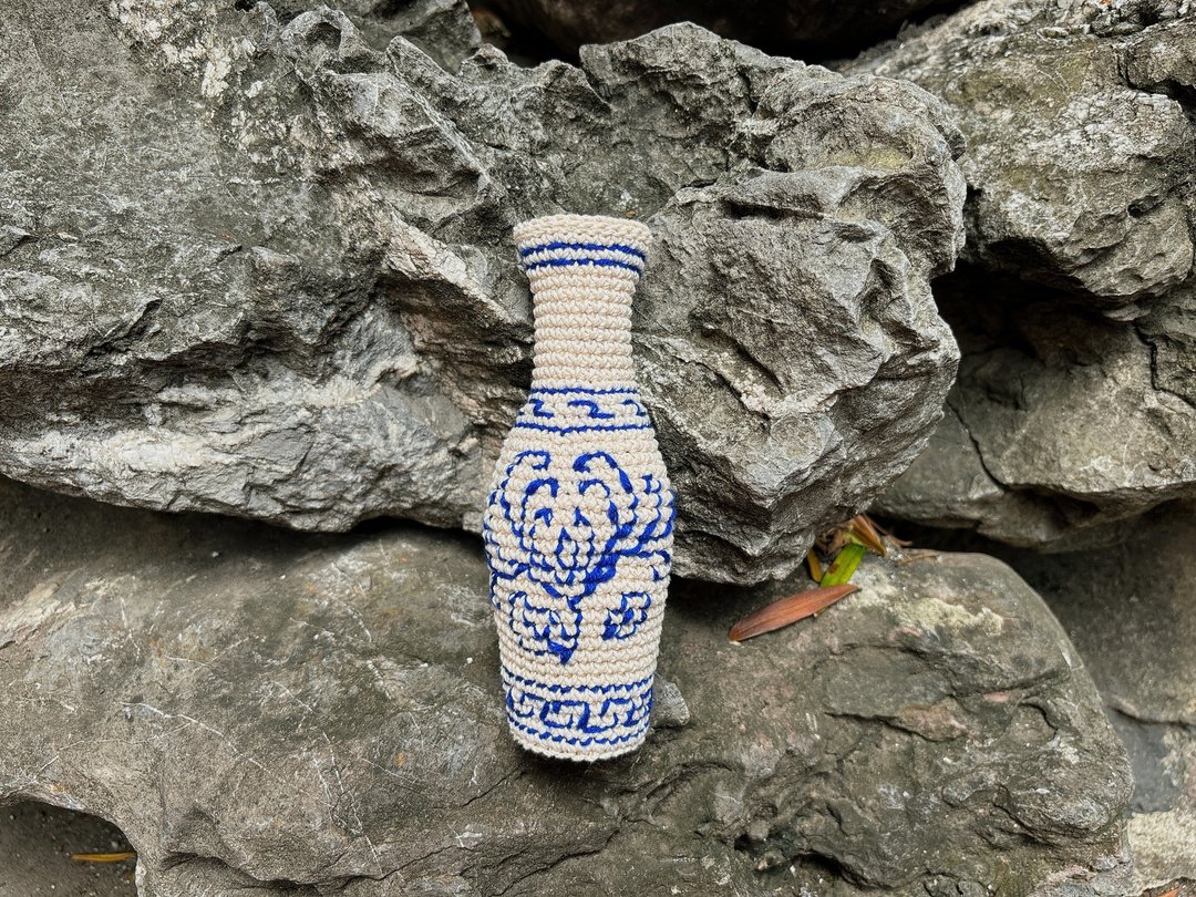 菊花细颈瓶  青花瓷风 手织花器 - 花瓶/陶器 - 棉．麻 白色