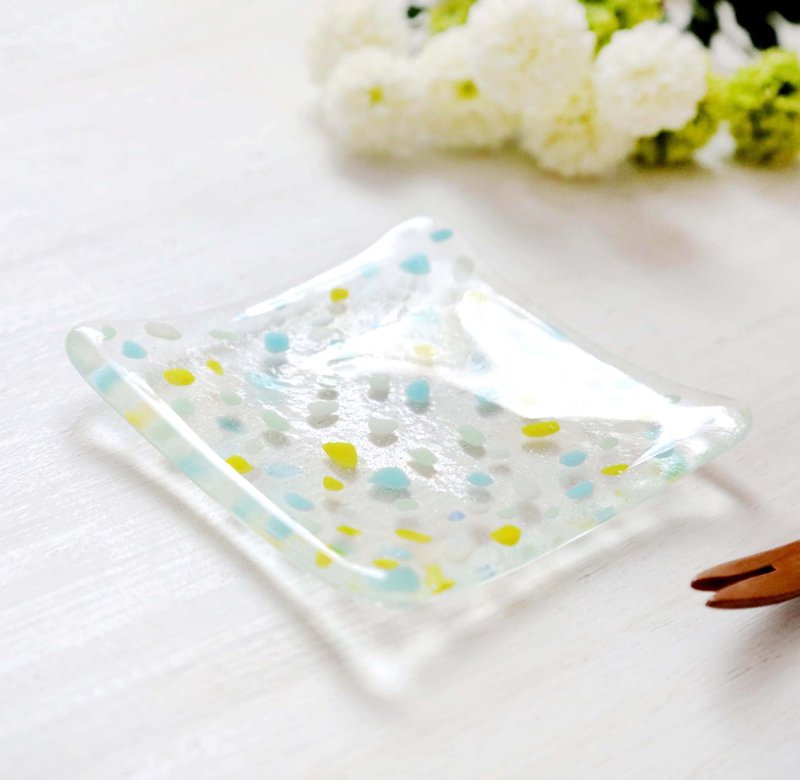 玻璃盘中的汽水块/柠檬汁 - 浅碟/小碟子 - 玻璃 黄色