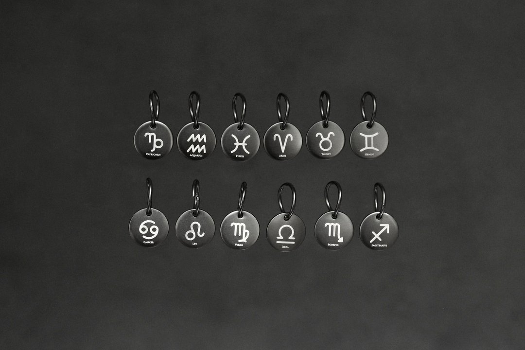 UNIC星座小吊牌 / 定制化金属吊饰 /12星座铁牌 - 吊饰 - 铝合金 灰色