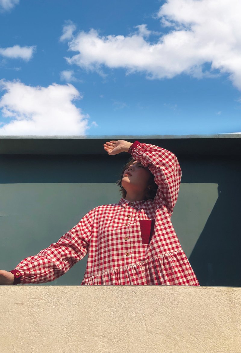 【圣诞礼盒】旋转木马 红色格纹棉麻布料洋装 - 洋装/连衣裙 - 棉．麻 红色