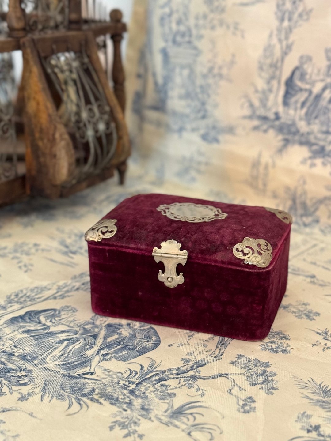 40060-法国古董红色绒布镶金属花边珠宝盒 - 收纳用品 - 其他材质 