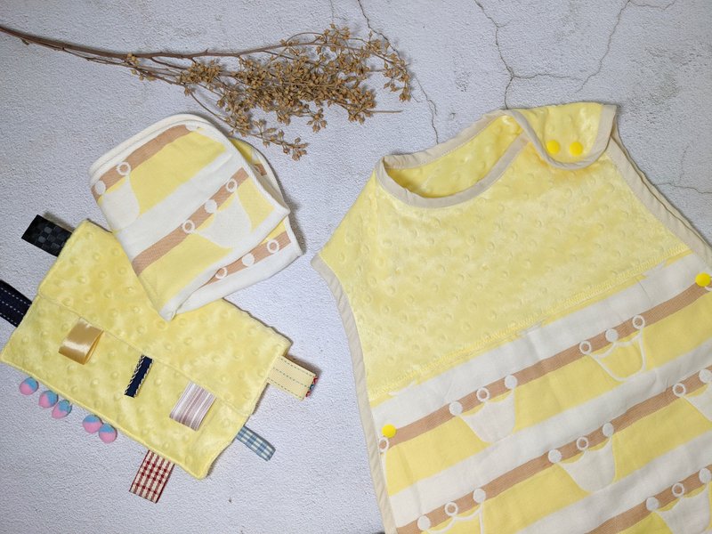 嫩黄皇冠 弥月礼三件组 防踢被 口水巾 安抚巾 - 满月礼盒 - 棉．麻 