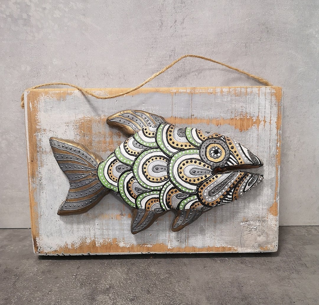 Wall Decor Fish on a board, Hand-made, hand-painted, vintage wooden base - 墙贴/壁贴 - 木头 多色
