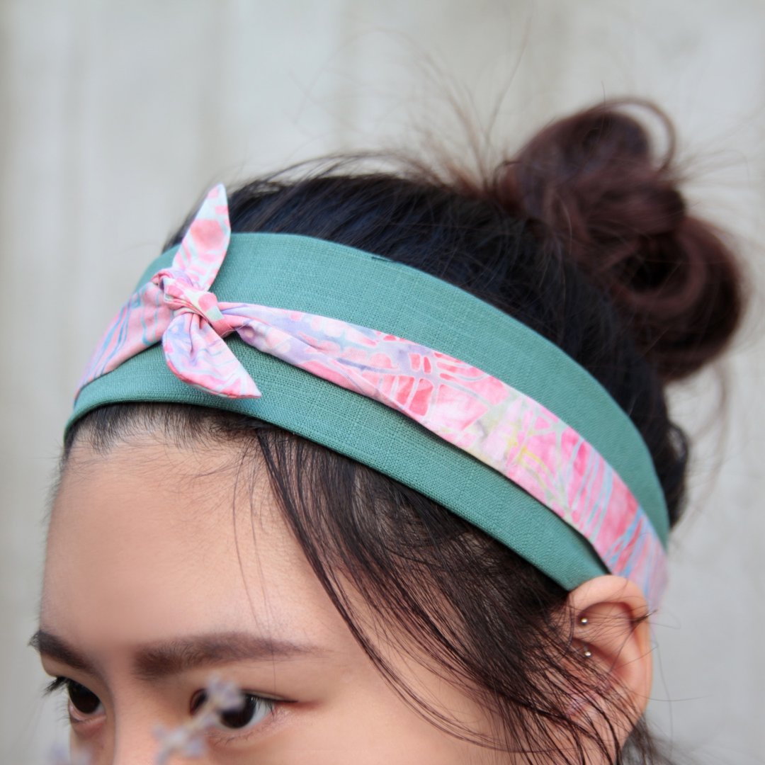 春意／粉红、蓝绿／独家双色拼接绑带／手工十字松紧发带_Blooming Spring//exclusive designed bicolor splice bands/Taiwan handmade crisscross elastic hairband - 发饰 - 棉 粉红色