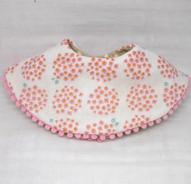 Japanese Handmade 8-layer-gauze 360 circle bib with bonbon - 围嘴/口水巾 - 棉．麻 粉红色