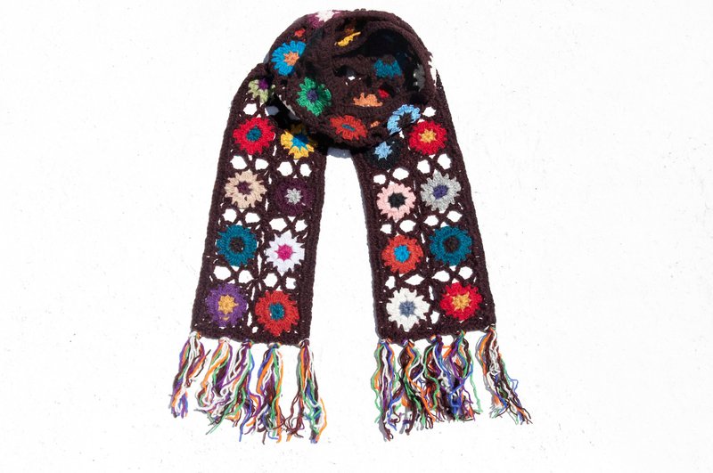 限量一件 手工钩织羊毛围巾 / 花朵钩织丝巾 / 钩织围巾 / 手工编织丝巾 / 花朵编织拼接羊毛丝巾 - 浪漫咖啡色 森林风花朵围巾 - 丝巾 - 羊毛 咖啡色
