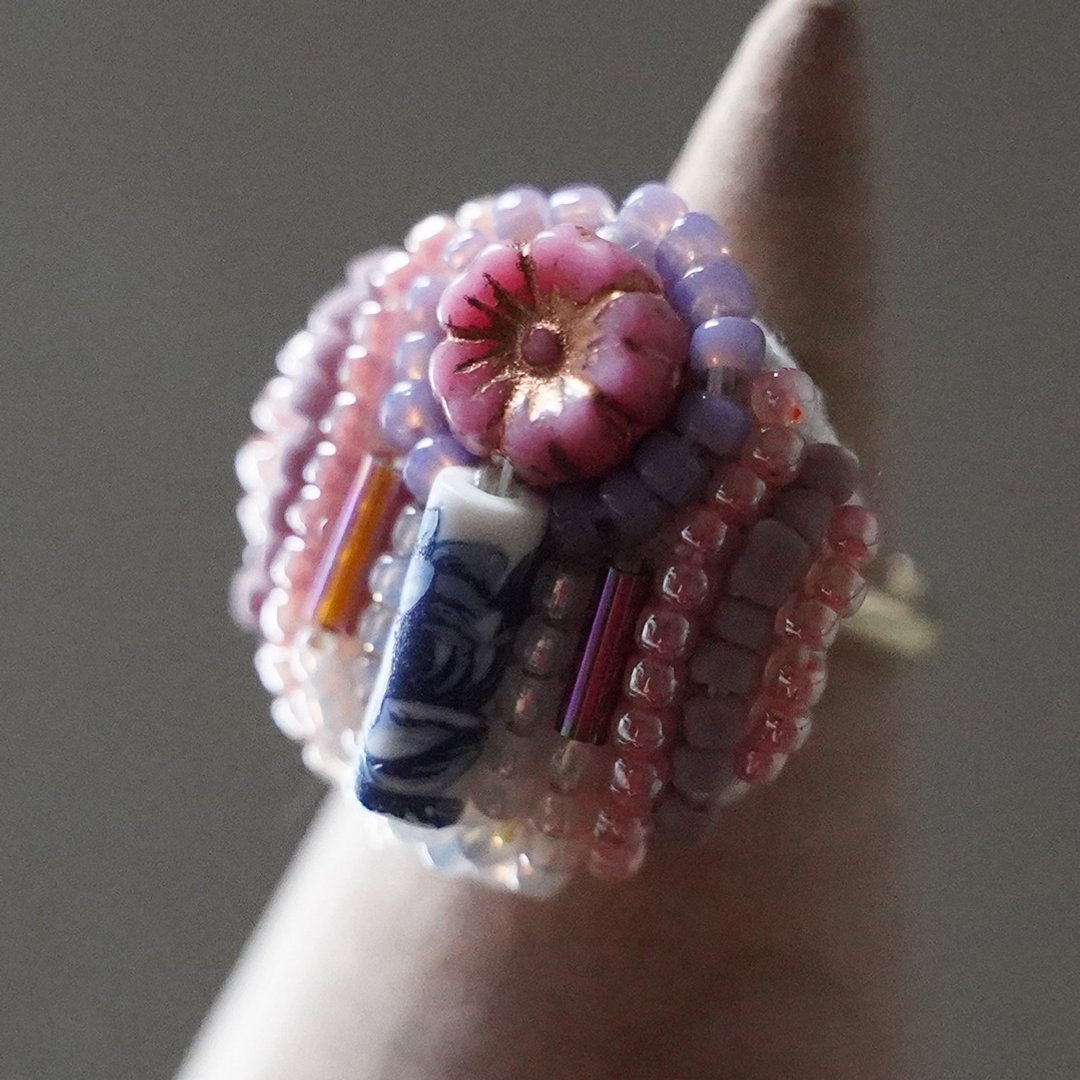 Talking Ring 80 Free Size Beaded Embroidered Ring Flower Pink Blue Multicolor - 戒指 - 塑料 黑色