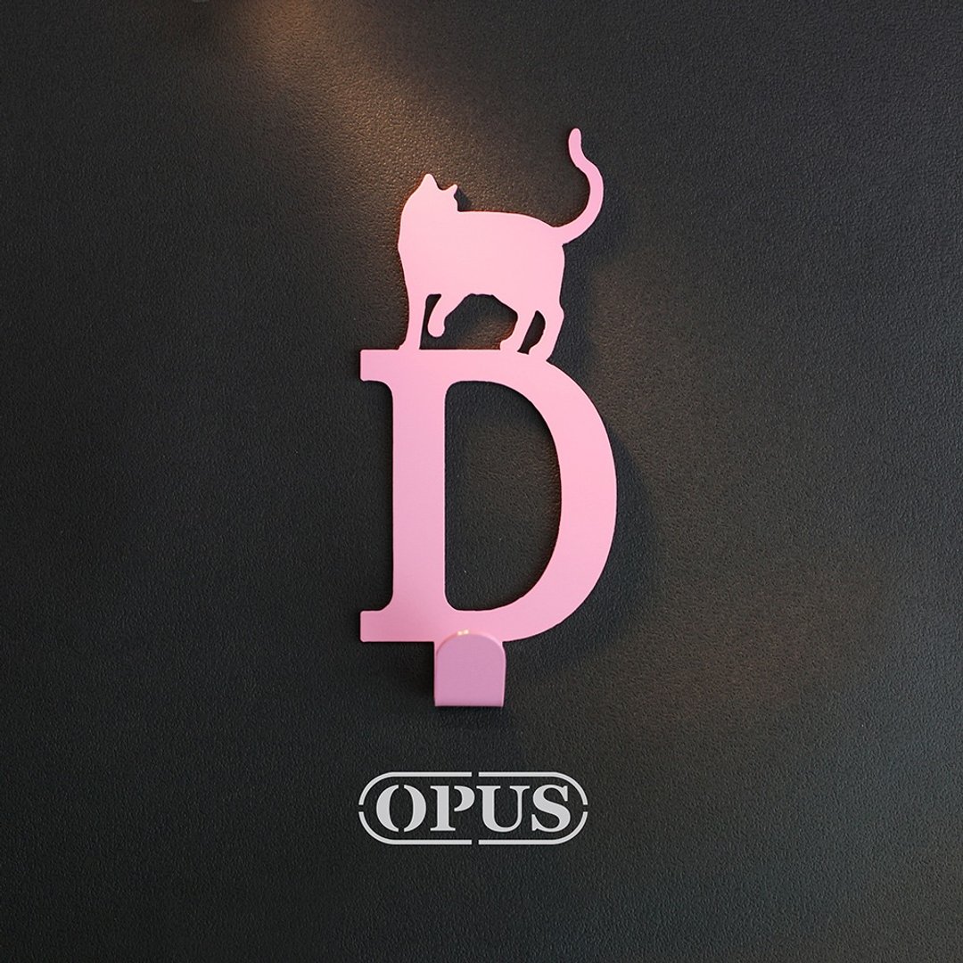 【OPUS东齐金工】当猫咪遇上字母D - 挂勾(粉红)/壁饰挂勾 - 收纳用品 - 其他金属 粉红色