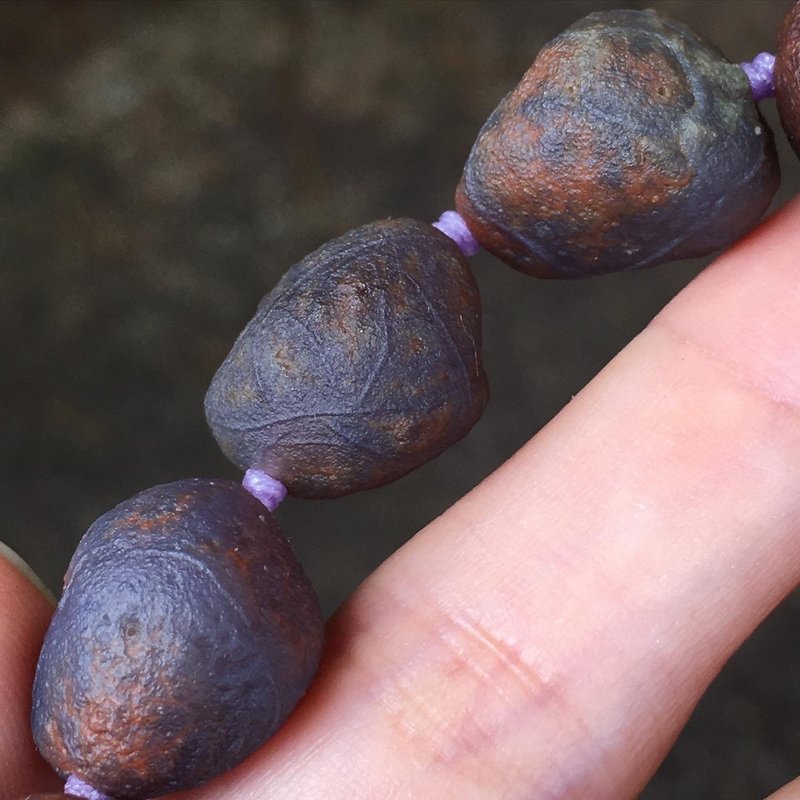 【Lost and find】特别品种 天然原石 红带 紫罗兰 毛线 戈壁玛瑙 - 手链/手环 - 宝石 紫色