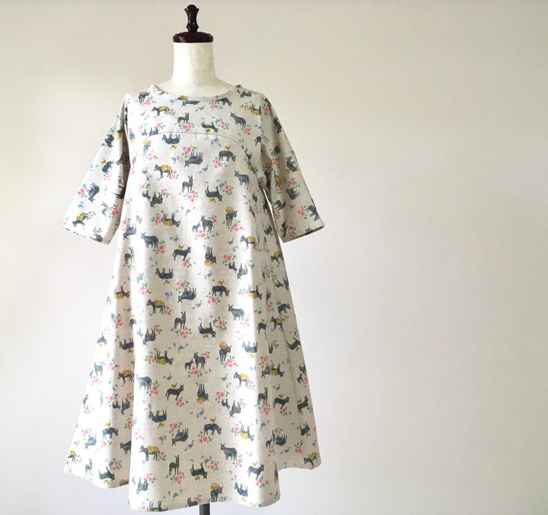 Donkey and floral flare One piece cotton linen - 洋装/连衣裙 - 棉．麻 白色