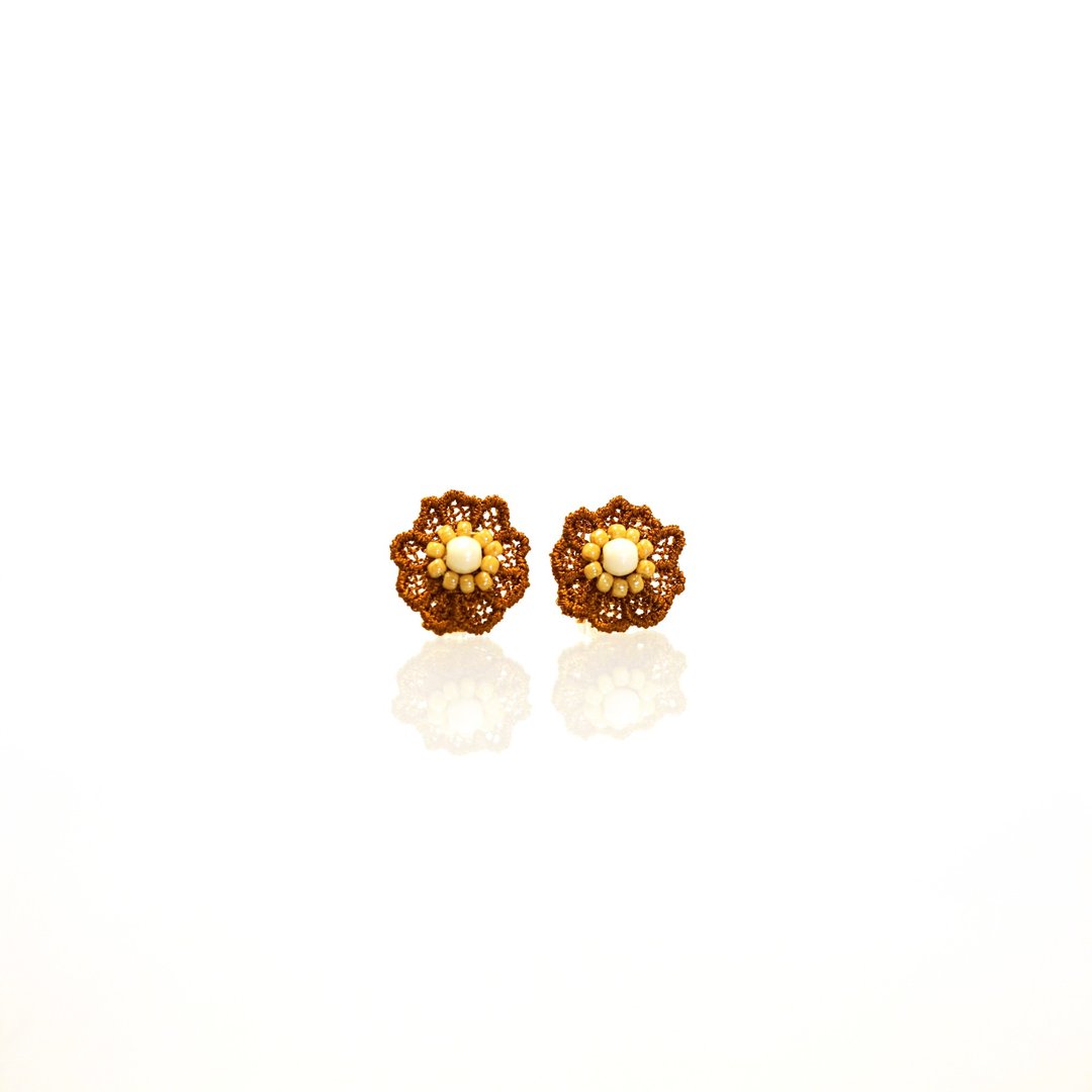 Floret embroidery earrings camel - 耳环/耳夹 - 绣线 咖啡色
