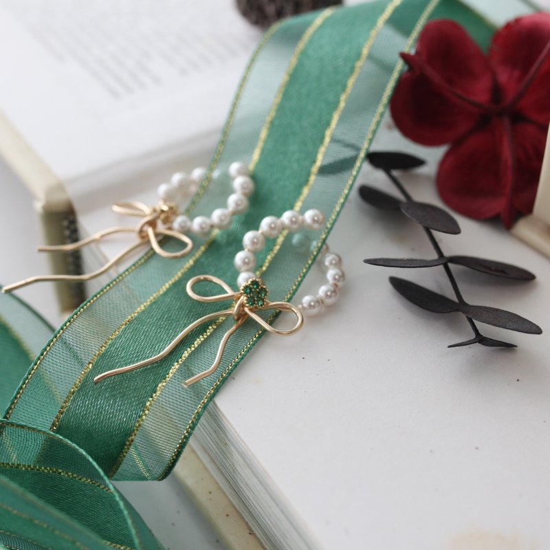 【礼物】 欢乐圣诞圈住幸福14KGF白水晶珍珠耳环耳夹 - 耳环/耳夹 - 水晶 白色