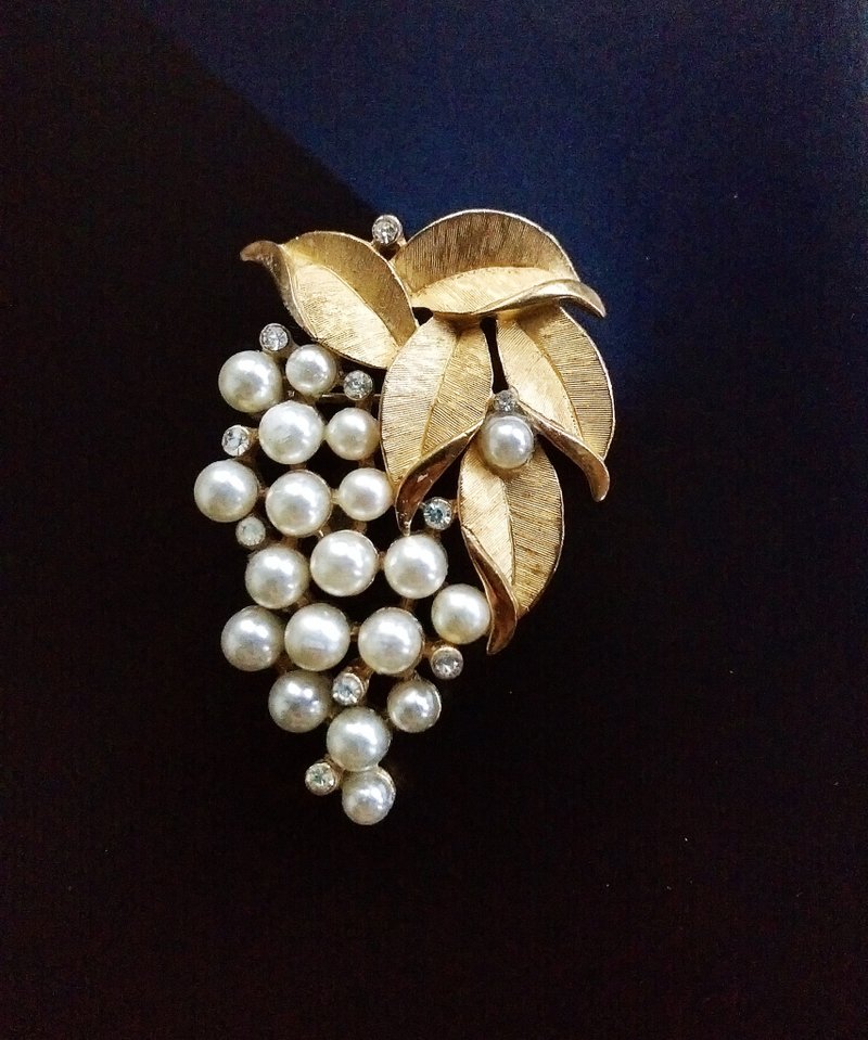 Vintage Jewelry 西洋古董饰品 TRIFARI 珠钻叶子串 别针 - 徽章/别针 - 其他金属 金色