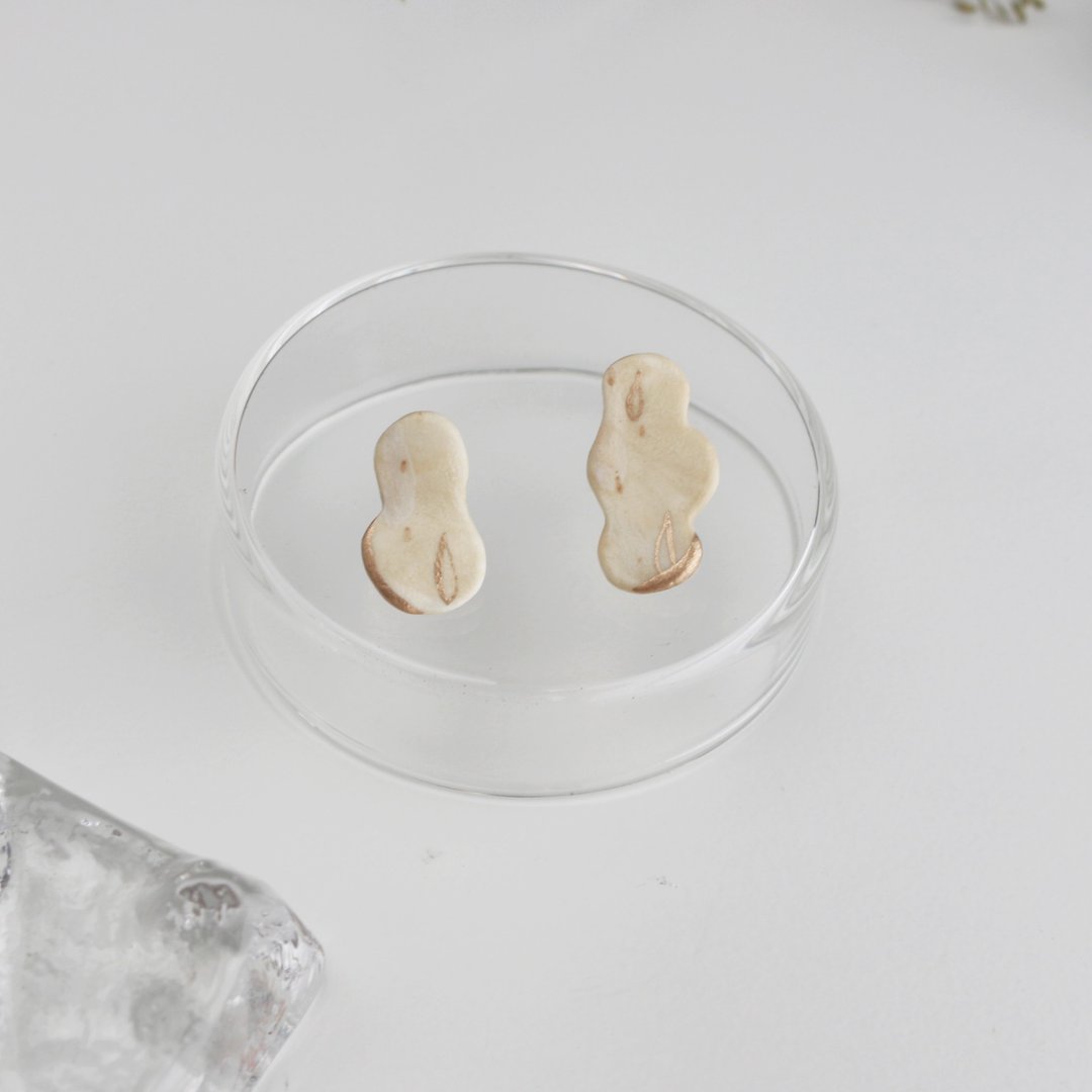冰奶茶  耳环ピアス 925纯银耳针 - 耳环/耳夹 - 瓷 卡其色