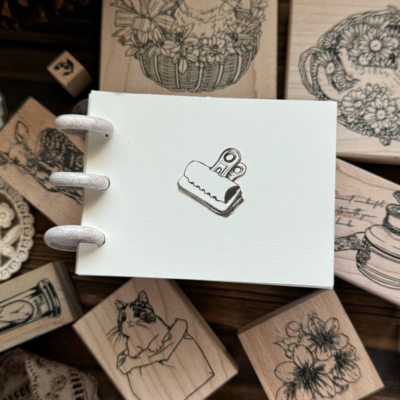 no.14 斗牛犬夹 手绘复古 榉木印章 - 印章/印台 - 木头 卡其色