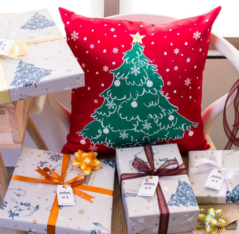 圣诞树抱枕(经典红45cmX45cm) - 枕头/抱枕 - 聚酯纤维 多色