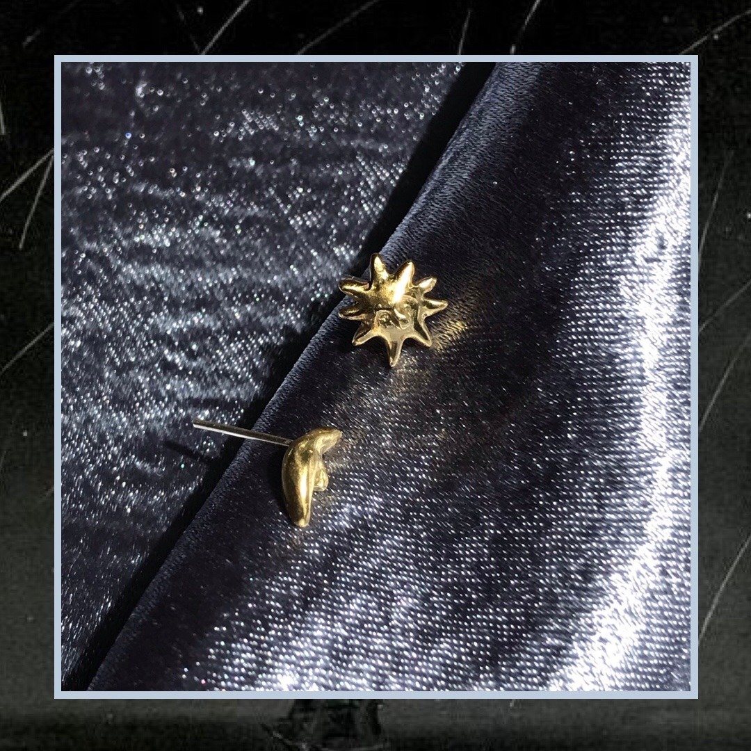 925银针 星月造型 贴耳 黄铜 II 迷你星月耳环 - 耳环/耳夹 - 铜/黄铜 金色