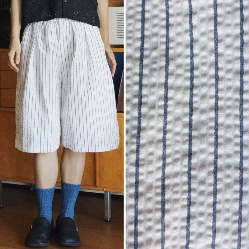 牛仔藍白豎條紋 中性 夏季五分褲廓形短褲 凹凸肌理泡泡棉 - 女装短裤 - 棉．麻 白色