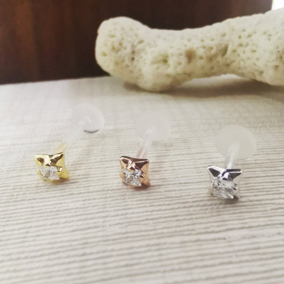 真银耳环  镀金  星形图案  Prayam 设计每天佩戴简单。单边销售 - 耳环/耳夹 - 其他金属 银色