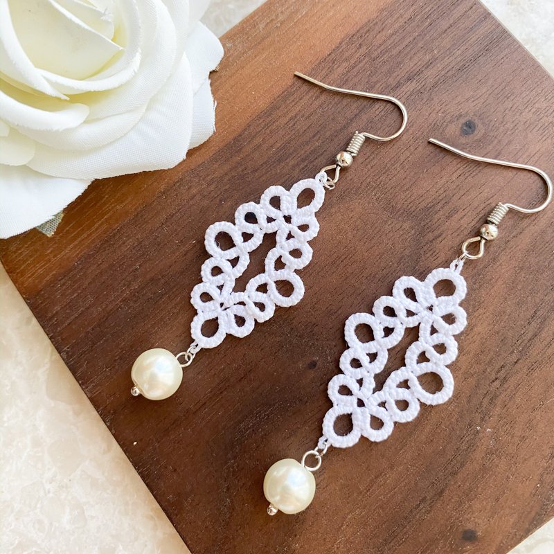 手工梭织菱形白色耳环 - 耳环/耳夹 - 棉．麻 白色