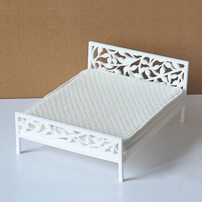 Miniature dollhouse double bed frame mattress for dolls 1/12 Scale - 玩偶/公仔 - 塑料 白色
