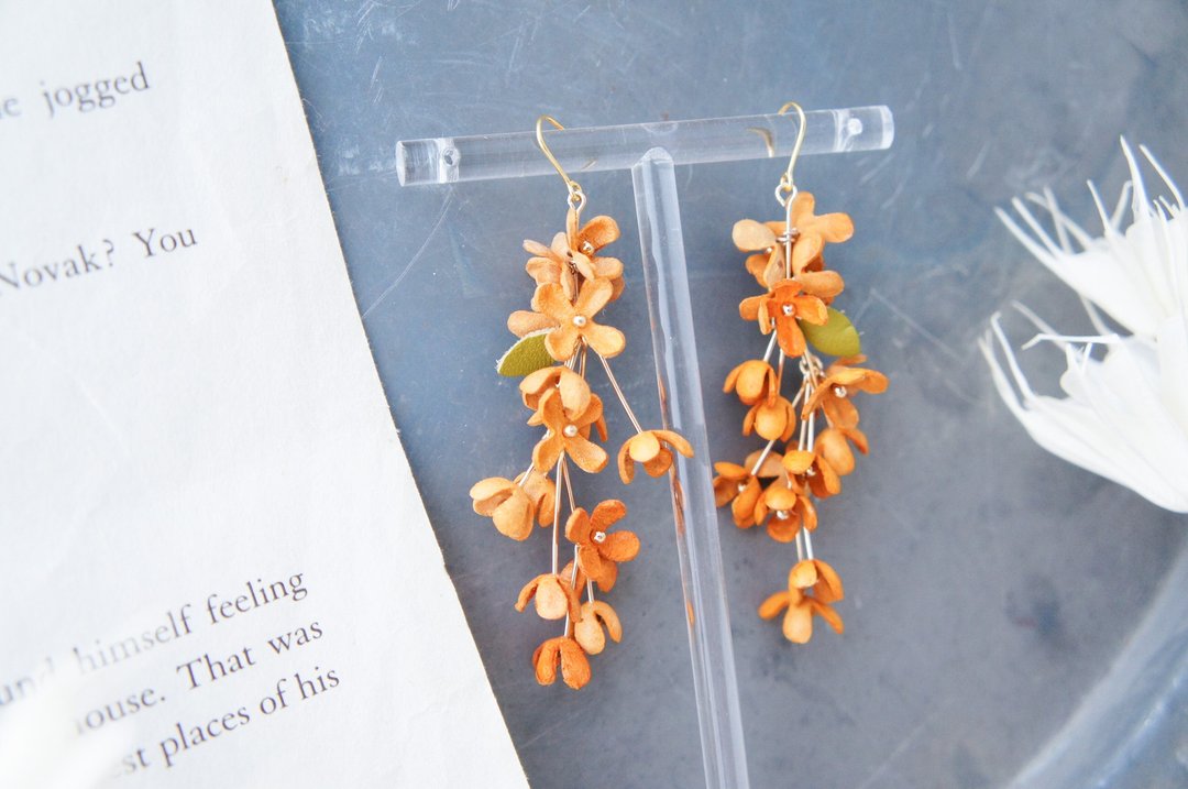 -Swaying around your ears-Osmanthus Clip-On or piercing - 耳环/耳夹 - 真皮 橘色