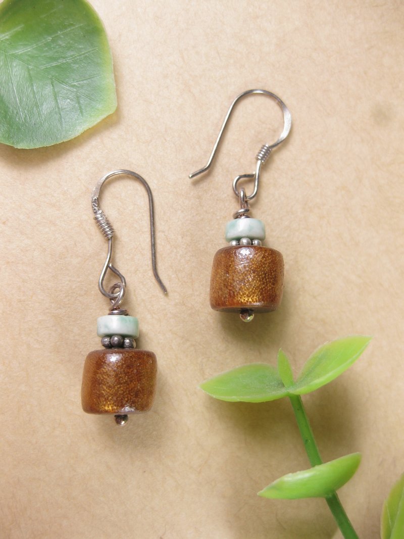 纯银设计耳环 青海碧玉+金珊瑚(耳勾) - 耳环/耳夹 - 玉石 金色