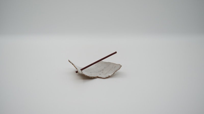 星点叶语 手工陶瓷线香座 - 香薰/精油/线香 - 陶 白色