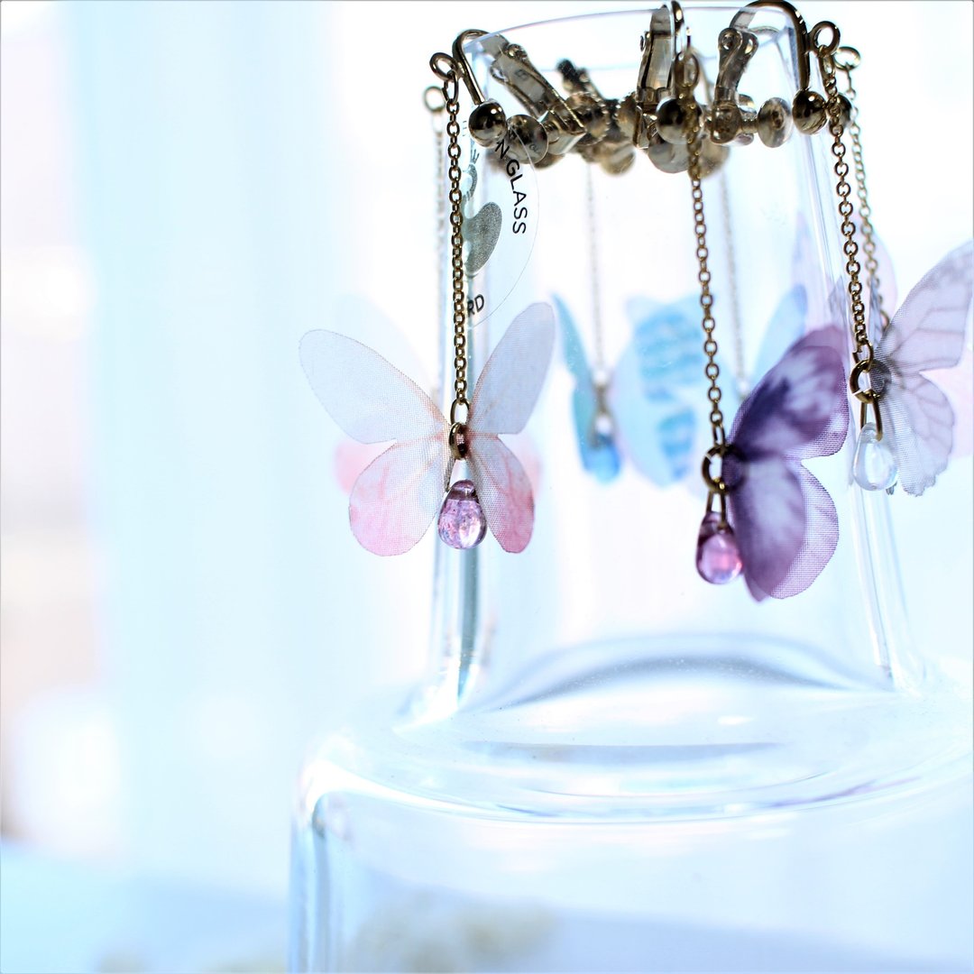Butterflies Earrings - 耳环/耳夹 - 其他人造纤维 多色