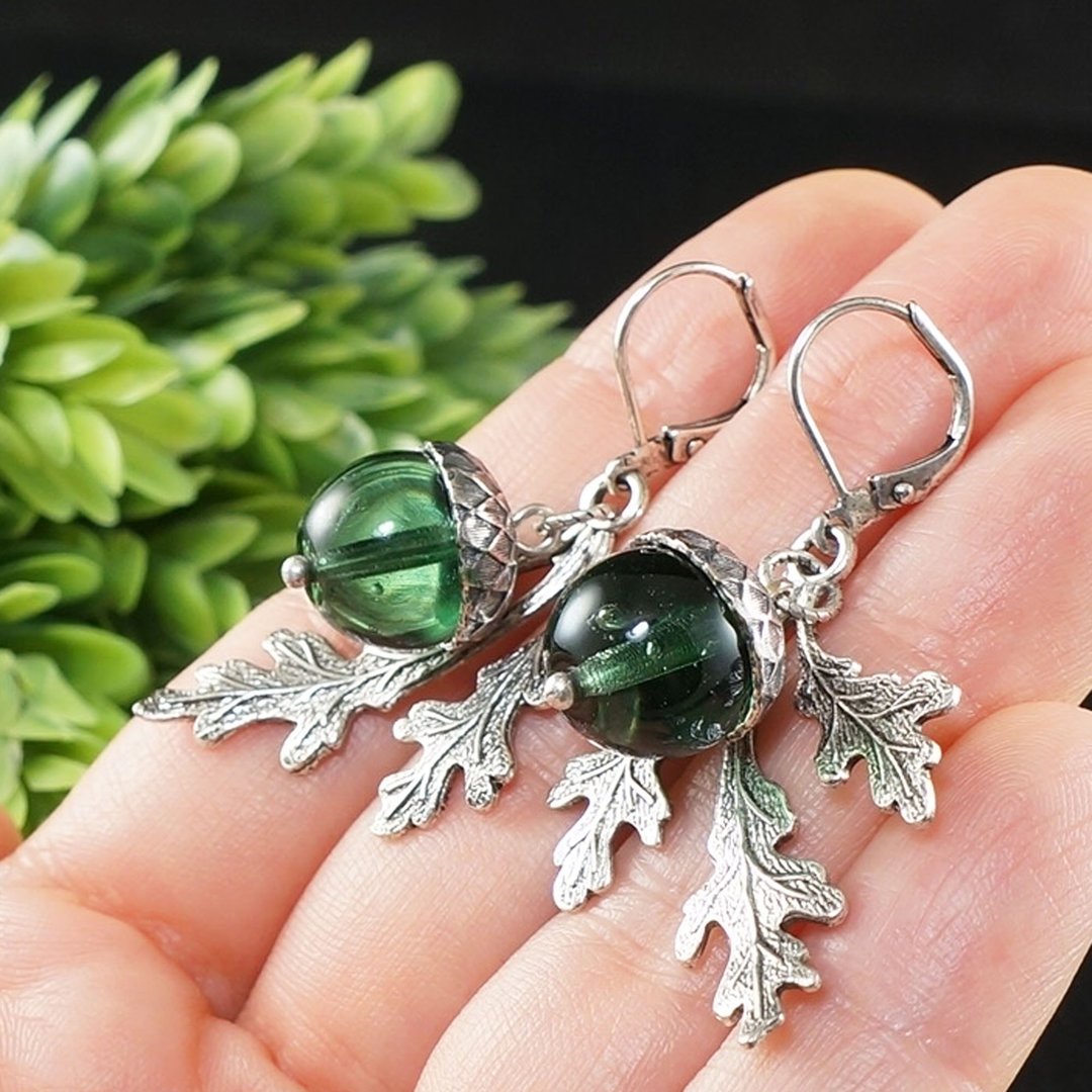 银橡子橡叶清透薄荷鼠尾草绿玻璃森林自然风耳环饰品 - 耳环/耳夹 - 玻璃 绿色