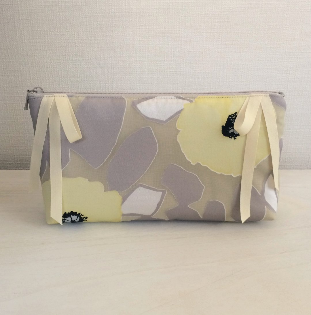 Floral Opal Side Ribbon Plump Horizontal Machi with Pouch Gray × Yellow - 化妆包/杂物包 - 聚酯纤维 黄色