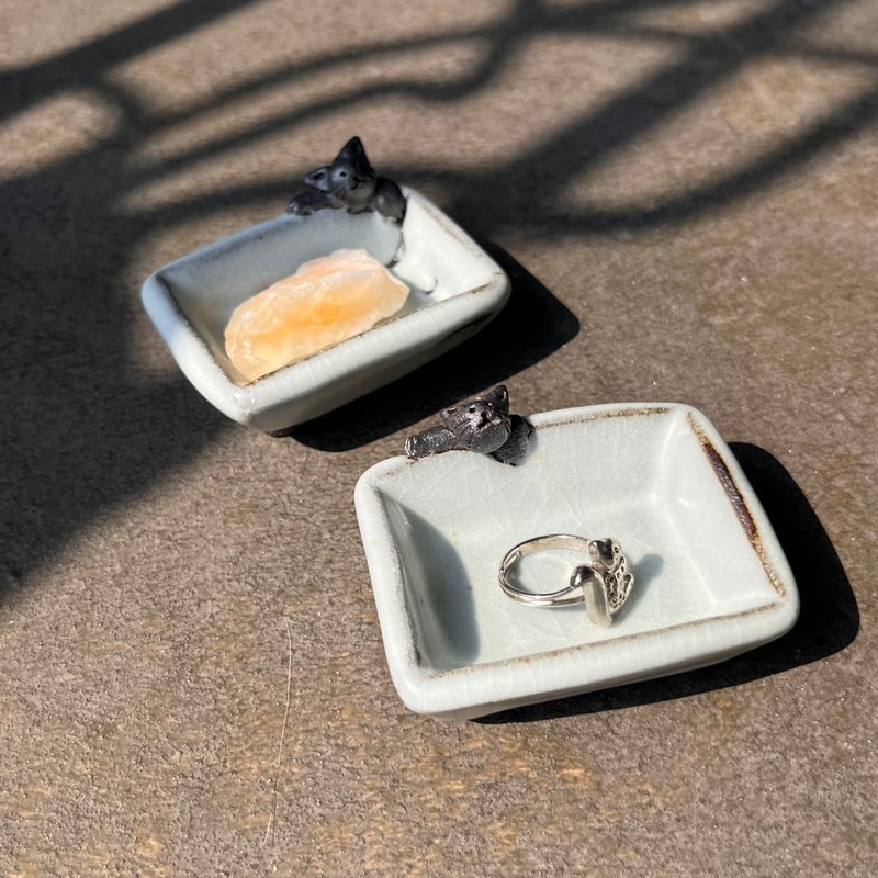 猫猫小碟 / 青瓷釉 / 陶 - 浅碟/小碟子 - 陶 白色