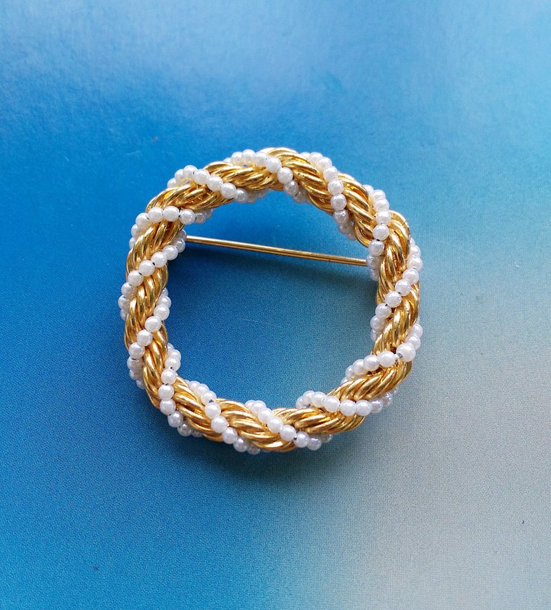Vintage Jewelry 西洋古董饰品 缠绕 仿珠  环圈 别针 - 徽章/别针 - 其他金属 金色