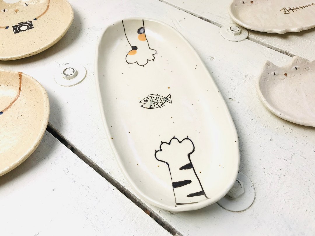 Oval shaped plate, cat and sunflower - 盘子/餐盘/盘架 - 陶 白色