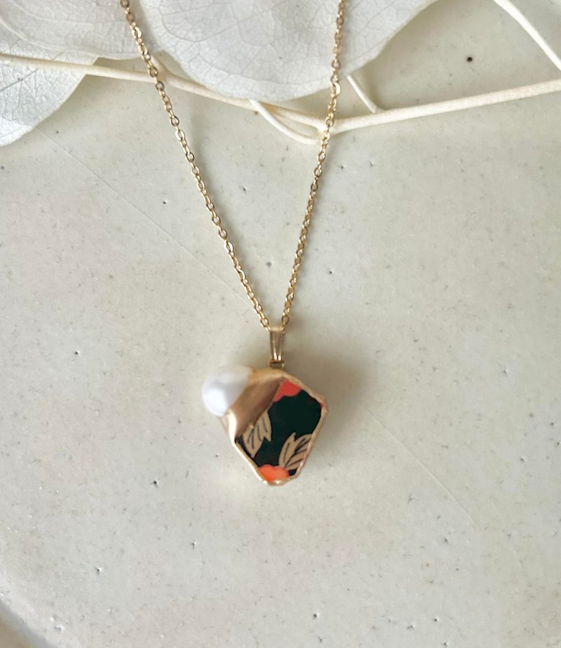 有田烧 金继 项链 医疗级不锈钢链 18K 镀金 金色叶纹 淡水珍珠 天然石 传统工艺 陶片 No.69 - 项链 - 陶 金色