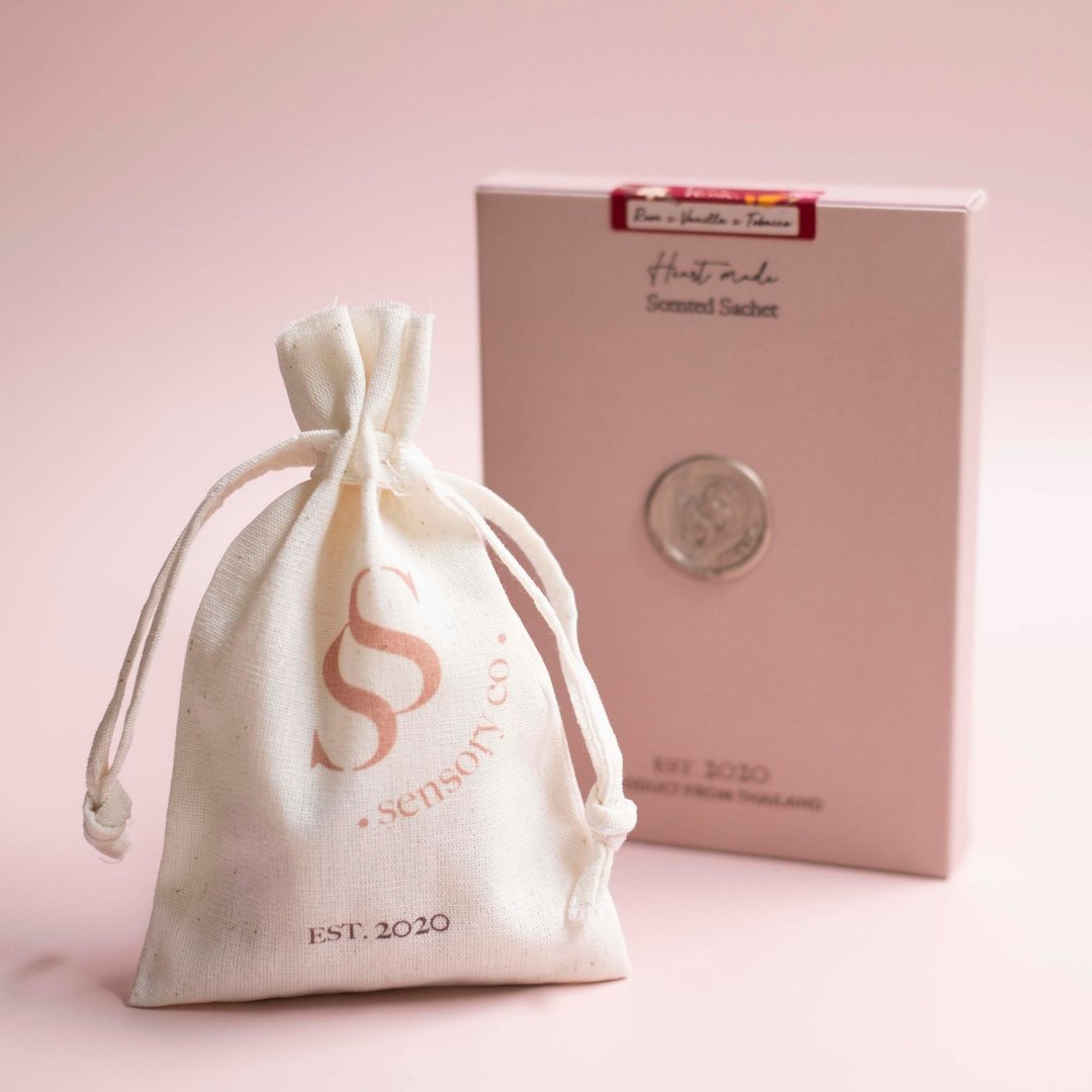 Scented Sachet - Love Rosie, blend (Rose & Vanilla & Tobacco) - 香薰/精油/线香 - 石头 白色