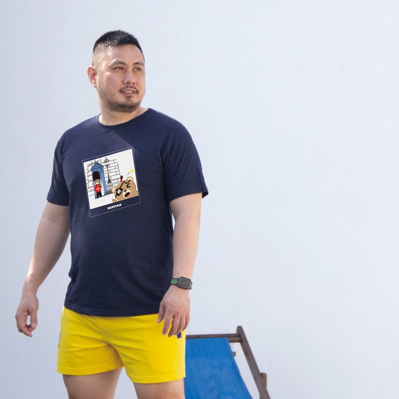 圆领T-小熊游英伦(丈青) - 男装上衣/T 恤 - 棉．麻 蓝色