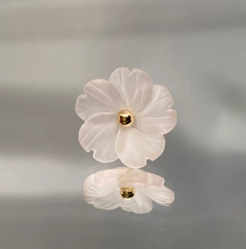 玫瑰石英花雕耳针-2 - 耳环/耳夹 - 宝石 粉红色