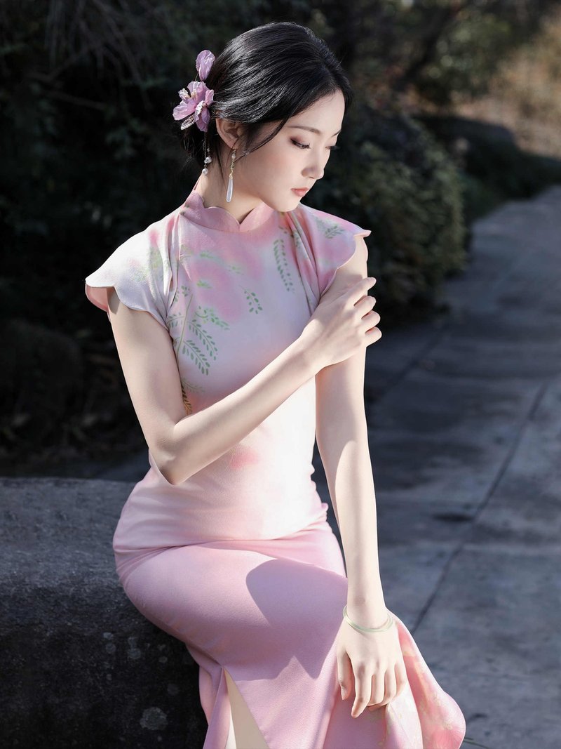 春夏新品新中式花瓣袖新中式定位裁合欢花粉色显白旗袍 - 旗袍 - 其他材质 白色