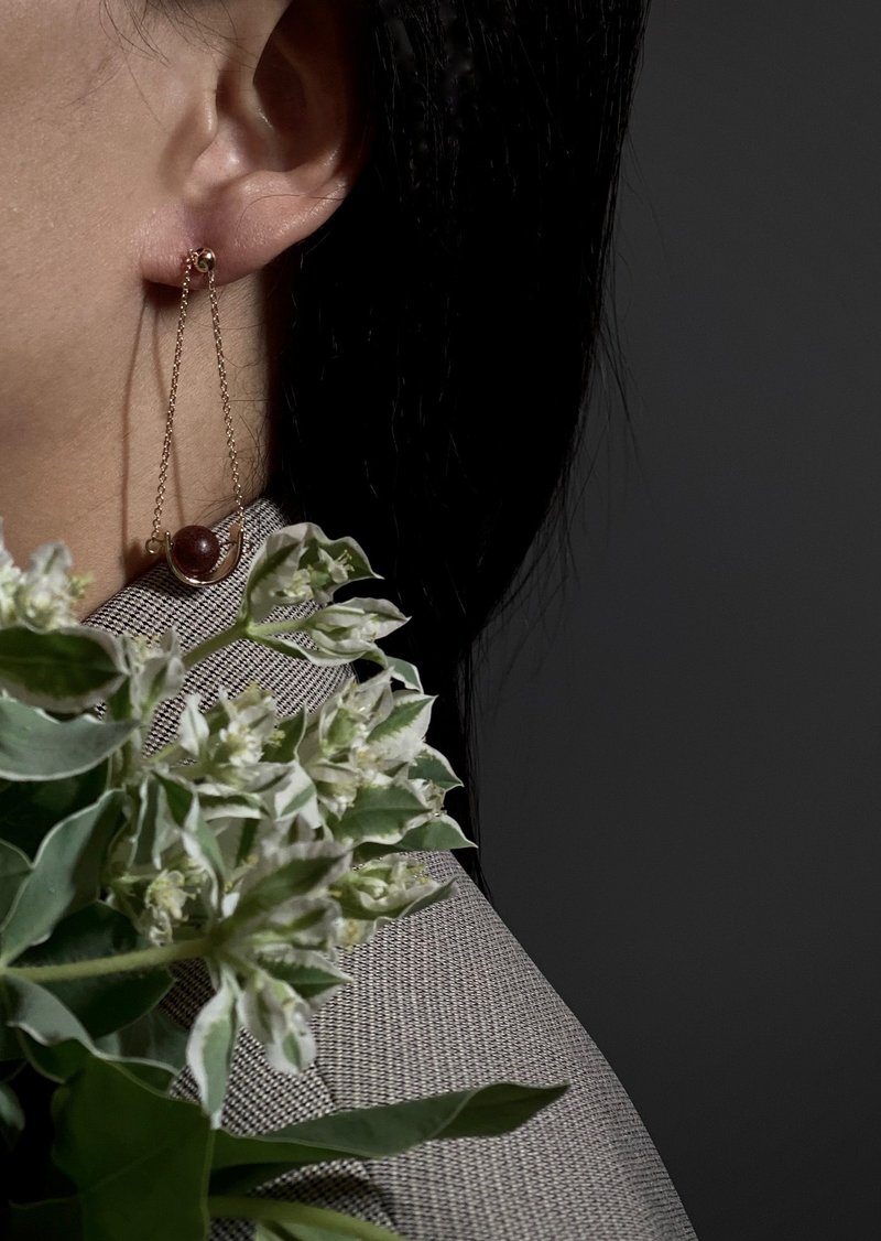 Libra (手工打磨木球耳环) - 耳环/耳夹 - 木头 咖啡色