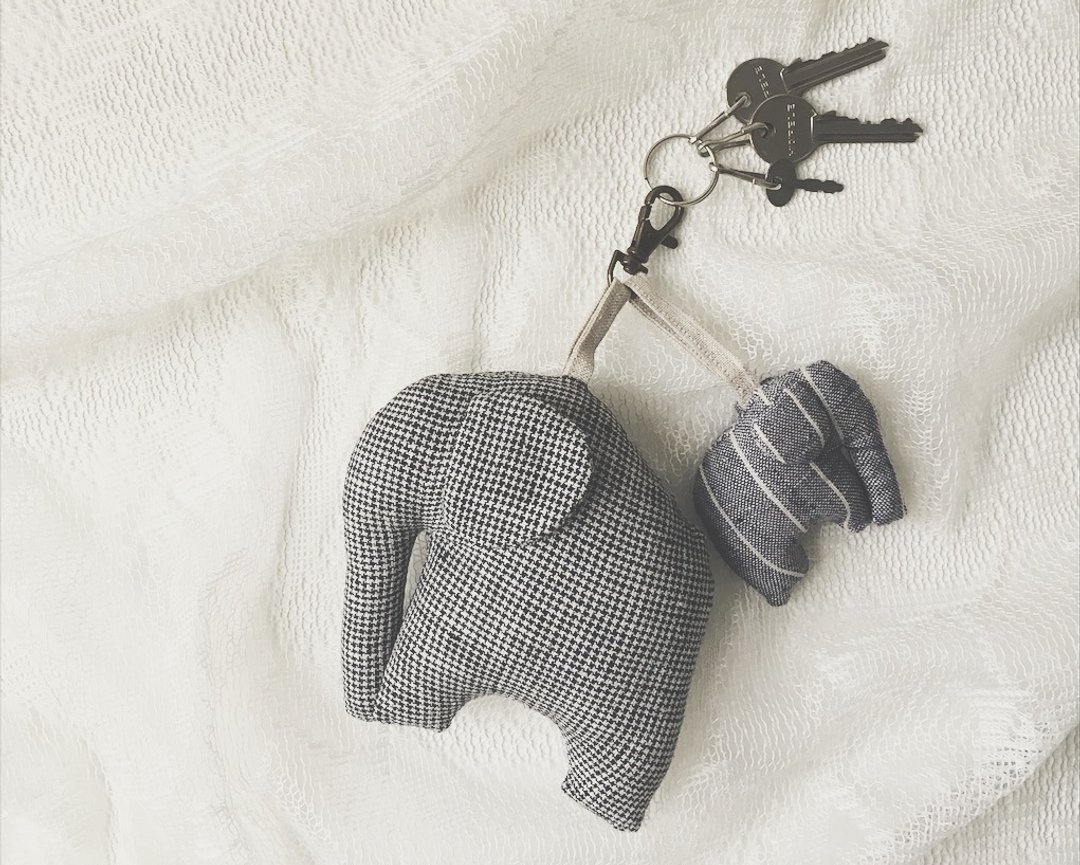 Elephant Keycharm Elephant Keychain Gift Animal Lover - 钥匙链/钥匙包 - 棉 黑色