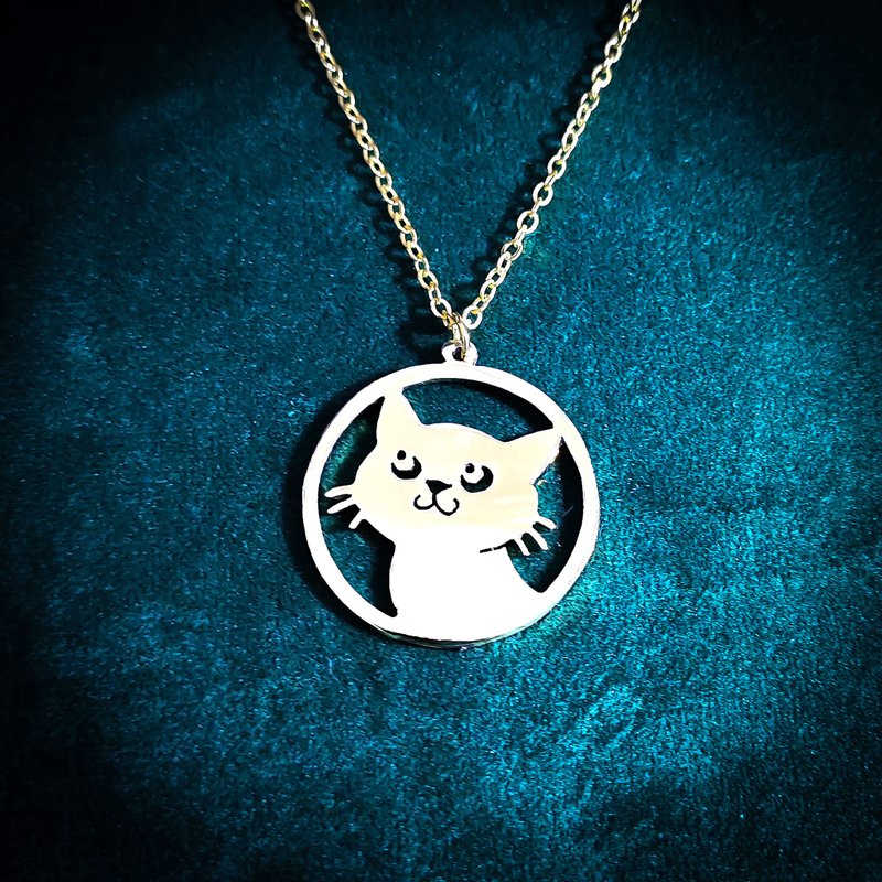 圆形可爱猫咪吊坠：Amore Accessories - 项链 - 铜/黄铜 银色