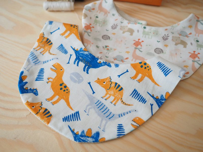 可爱恐龙动物 手工婴儿小童围兜口水肩两件套装 弥月礼物 - 围嘴/口水巾 - 棉．麻 多色