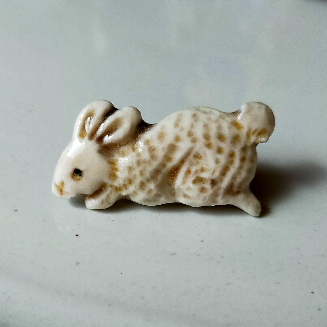 fluffy rabbit - 胸针 - 陶 